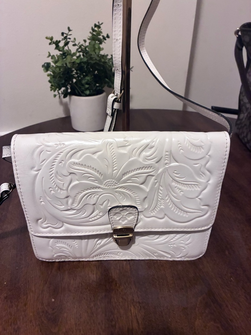 Patricia Nash White Embossed Floral Leather Crossbody - Picture 3 of 10